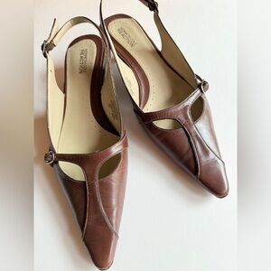 Kenneth Cole Reaction Chocolate Heeled Shoes with V-Cut Design